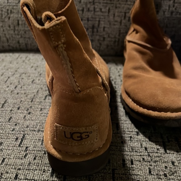 UGG tan ankle boots not lined - Picture 2 of 5
